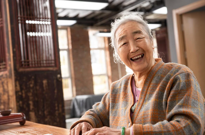 Bà lão 60 tuổi lương hưu 7 triệu đồng, tiết kiệm hơn 1 tỷ đồng vẫn sống chẳng vui: “Cả đời tằn tiện, tôi quá hối hận vì sống sai cách”- Ảnh 3. Bà lão 60 tuổi lương hưu 7 triệu đồng, tiết kiệm hơn 1 tỷ đồng vẫn sống chẳng vui: “Cả đời tằn tiện, tôi quá hối hận vì sống sai cách”- Ảnh 3.