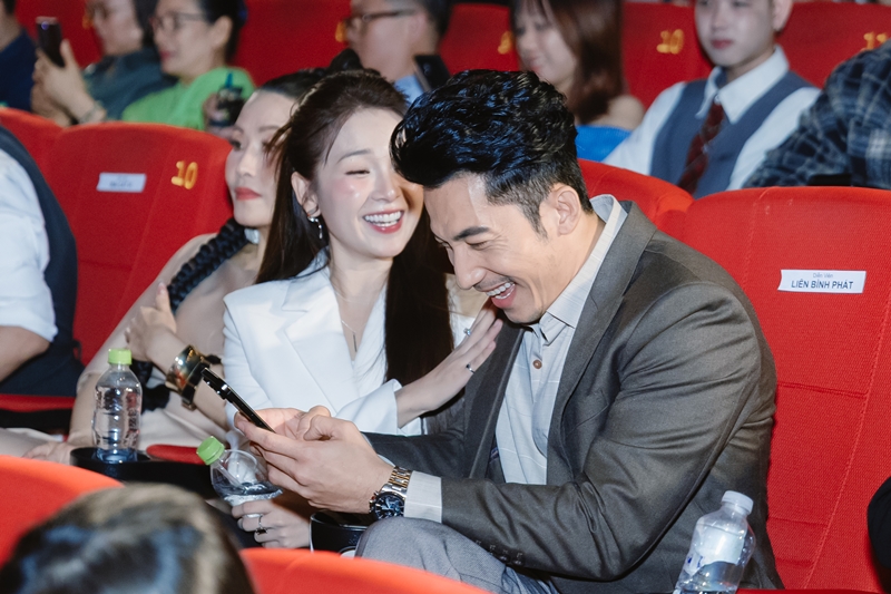 Cặp sao Việt bị đồn "phim giả tình thật" vì ngọt từ phim đến đời, ai nấy mê mệt ánh mắt của nhà trai- Ảnh 7.