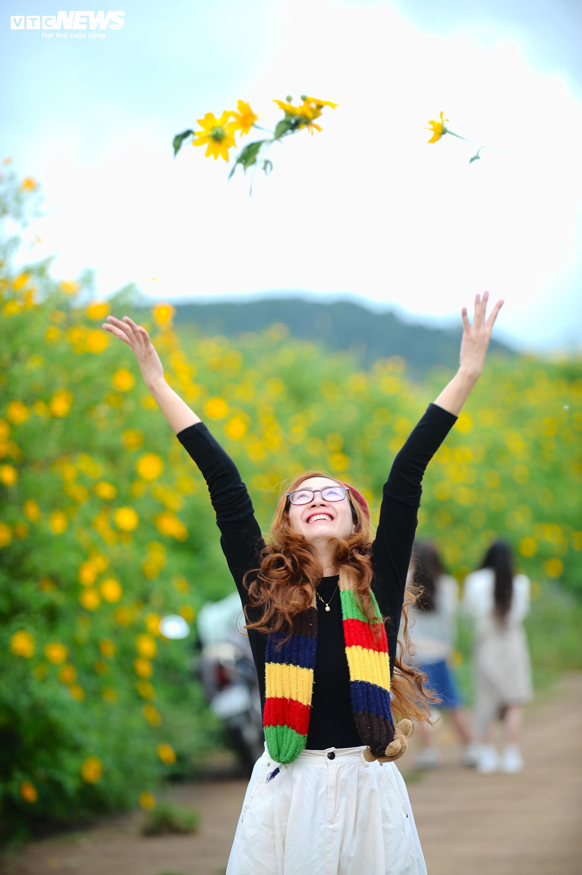 Dã quỳ nhuộm vàng phố núi, Đà Lạt vào mùa đẹp nhất năm- Ảnh 9.