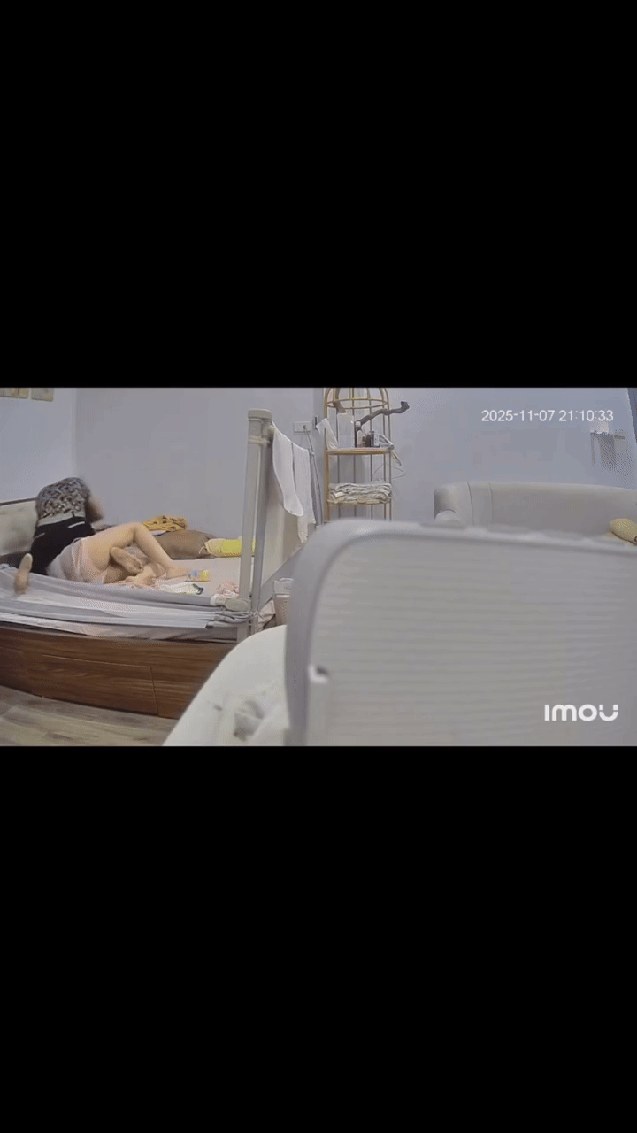 Xôn xao clip vụ mẹ chồng đè lên người, nắm tóc con dâu mới sinh gây phẫn nộ- Ảnh 2.