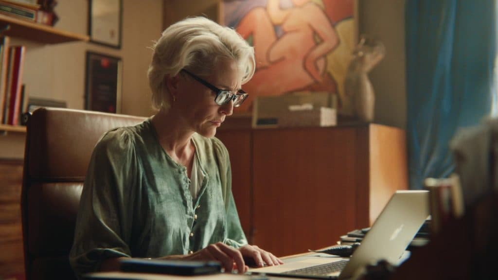 Xem phim Sex Education, tôi tháo hết camera giám sát trong nhà: Bao lâu nay tôi đã nhầm khái niệm "an toàn" và "giám sát"- Ảnh 1.