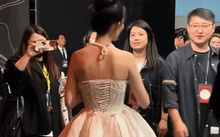 Lần đầu c&oacute; mỹ nh&acirc;n bị tung c&aacute;o trạng với 7 đại tội: G&acirc;y th&ugrave; chuốc o&aacute;n khắp nơi, kh&ocirc;ng c&ograve;n h&igrave;nh ảnh m&agrave; mất