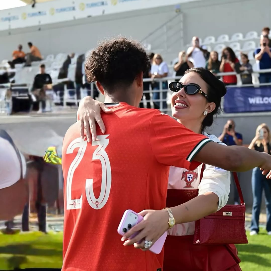 Mẹ của Cristiano Ronaldo Jr. là ai?- Ảnh 2.