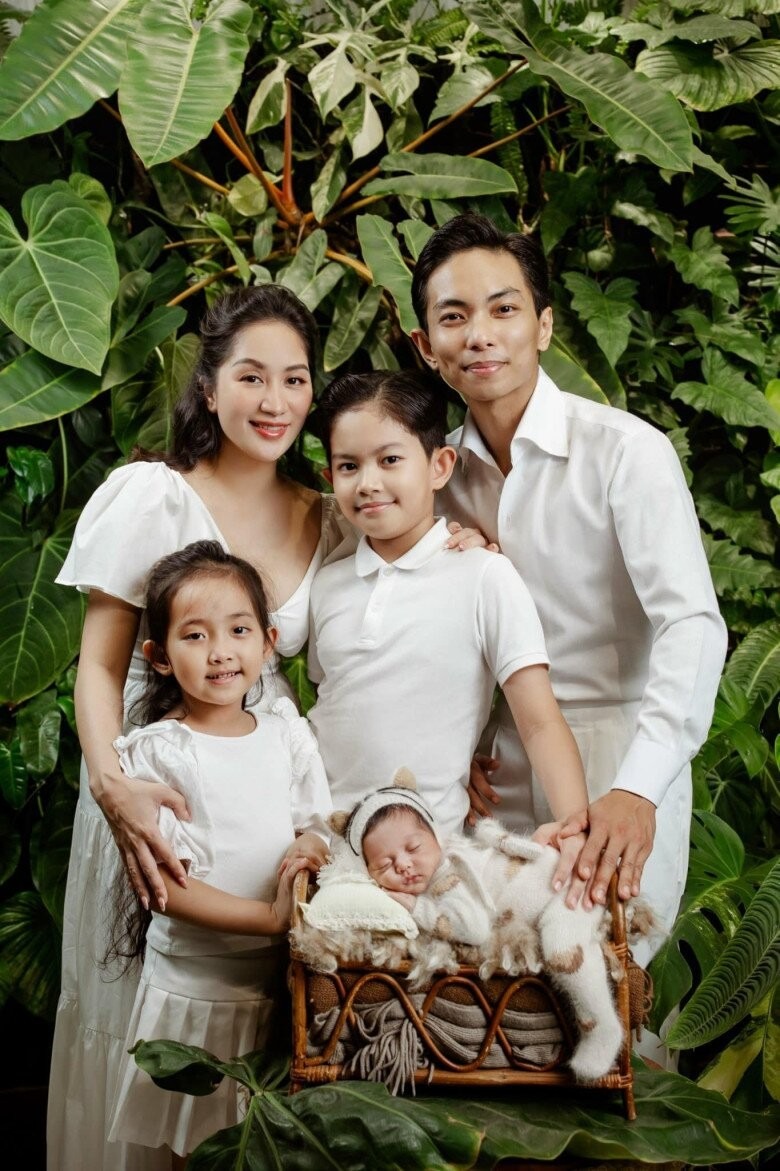 Nhà riêng trăm tỷ, rộng 800m² của Khánh Thi - Phan Hiển- Ảnh 12.