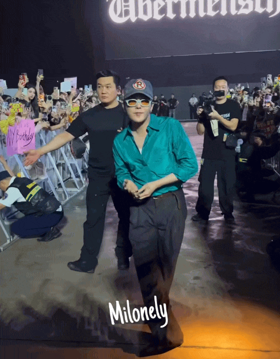 Chuyện gì thế này: TAEYANG - DAESUNG xuất hiện tại Việt Nam và đây là phản ứng của G-DRAGON?- Ảnh 4. Chuyện gì thế này: TAEYANG - DAESUNG xuất hiện tại Việt Nam và đây là phản ứng của G-DRAGON?- Ảnh 4.