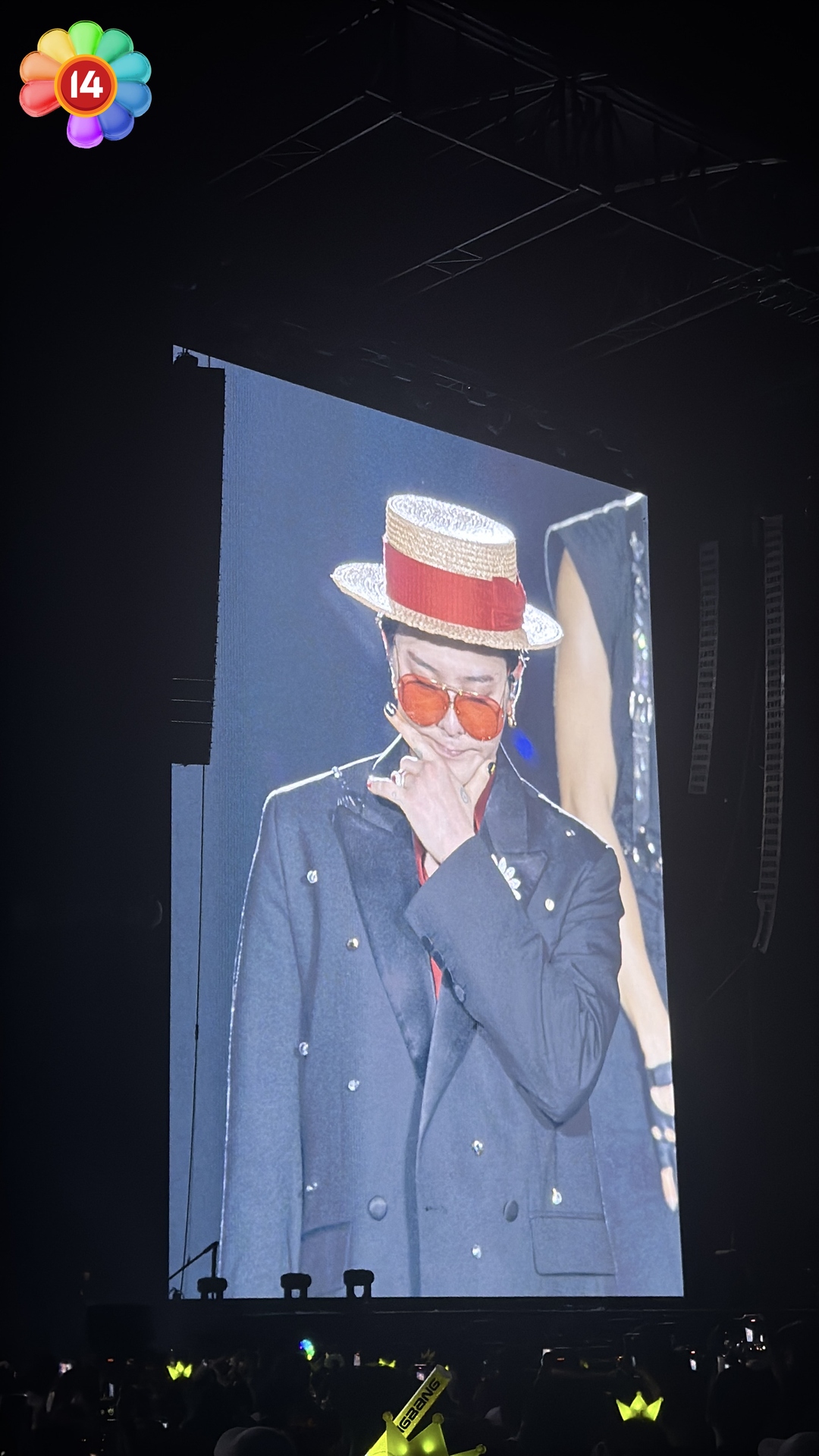 Chuyện gì thế này: TAEYANG - DAESUNG xuất hiện tại Việt Nam và đây là phản ứng của G-DRAGON?- Ảnh 1. Chuyện gì thế này: TAEYANG - DAESUNG xuất hiện tại Việt Nam và đây là phản ứng của G-DRAGON?- Ảnh 1.