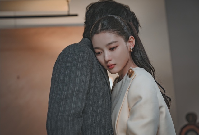 Dear X: Kim Yoo Jung càng ác, phim càng cuốn - tuyệt phẩm đen tối nhất 2025 đây rồi!- Ảnh 5.