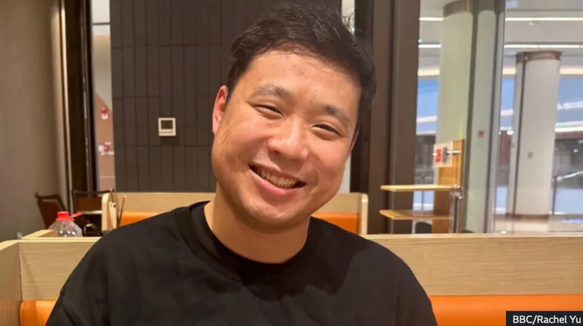 Thạc sĩ tài chính đi bưng lẩu, kỹ sư điện tử đi làm diễn viên quần chúng, tiến sĩ đi rửa bát thuê: Cơn ác mộng mang tên "thừa bằng cấp, thiếu việc làm" ở xứ tỷ dân- Ảnh 1.