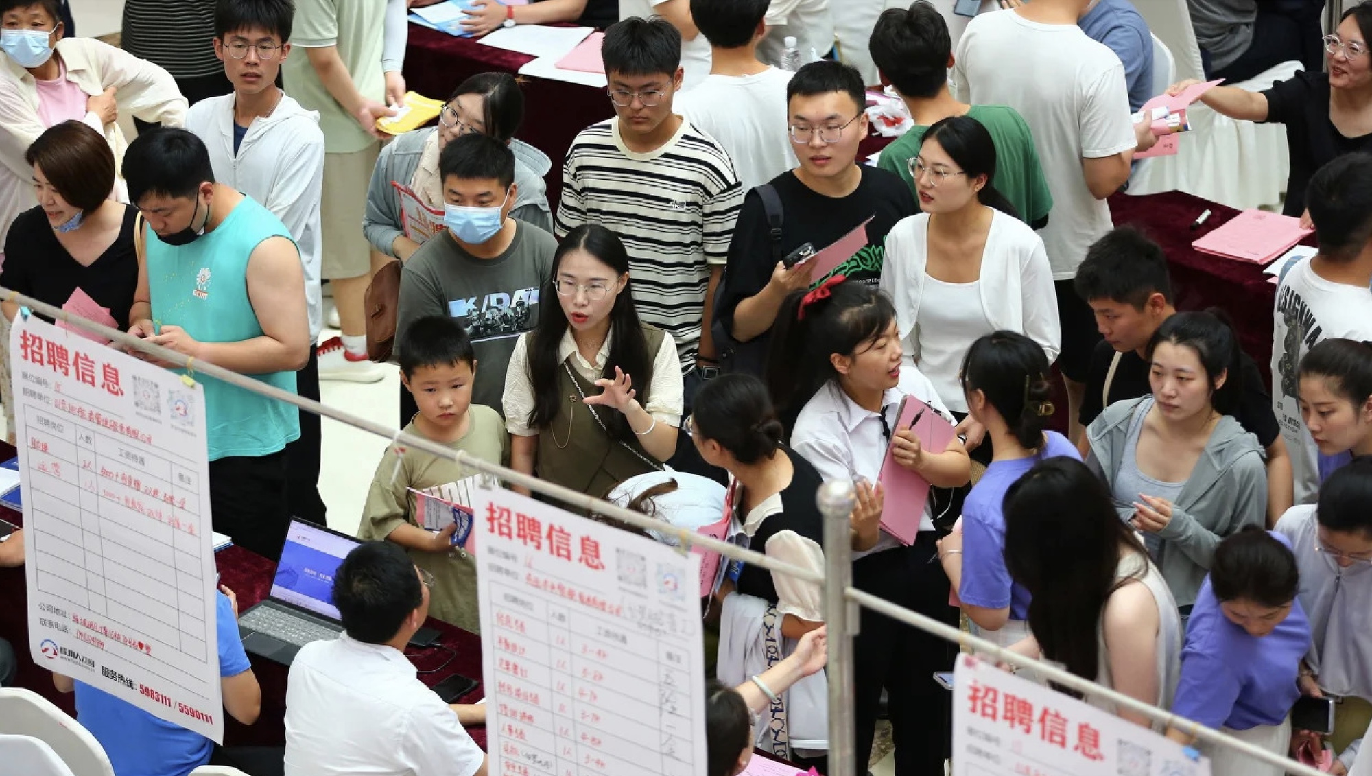 Thạc sĩ tài chính đi bưng lẩu, kỹ sư điện tử đi làm diễn viên quần chúng, tiến sĩ đi rửa bát thuê: Cơn ác mộng mang tên "thừa bằng cấp, thiếu việc làm" ở xứ tỷ dân- Ảnh 4.