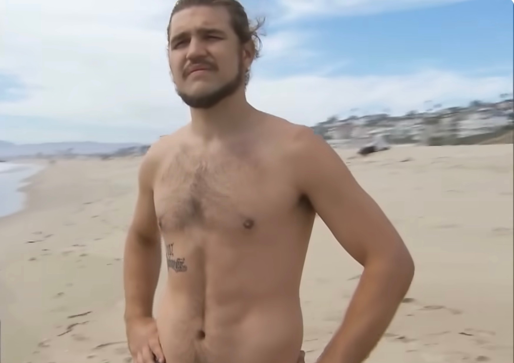 Cậu b&eacute; 8 tuổi đ&atilde; l&agrave; qu&aacute;i vật thể h&igrave;nh cơ bắp cuồn cuộn, bụng 6 m&uacute;i sầu ri&ecirc;ng, nh&igrave;n 20 năm sau mới cho&aacute;ng- Ảnh 4.