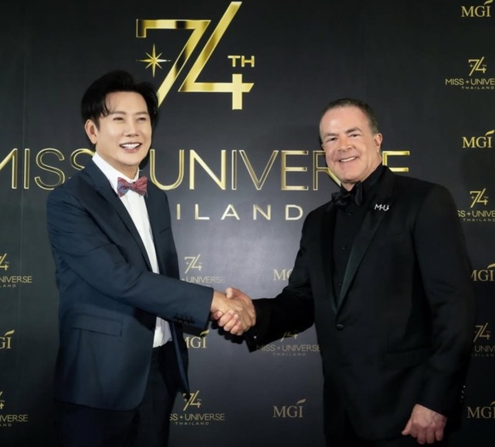 Miss Universe 2025 tiếp tục gặp sóng gió: 5 thí sinh bỏ thi, ông Nawat bị kiện- Ảnh 1.