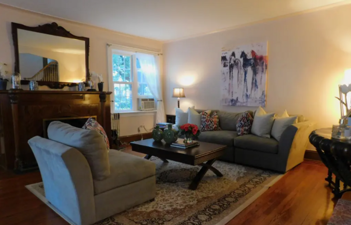 Rao bán căn nhà thời thơ ấu của Tổng thống Donald Trump với giá khó tin- Ảnh 2.