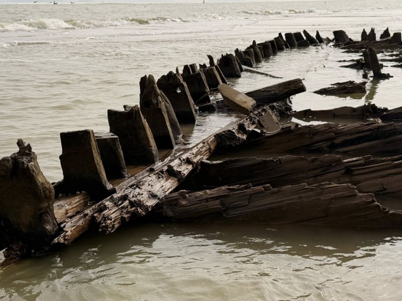 Vật lạ dài được xem như "báu vật độc nhất vô nhị" từng bị vùi lấp bỗng xuất hiện rõ mồn một, đề xuất khai quật khẩn cấp- Ảnh 4.