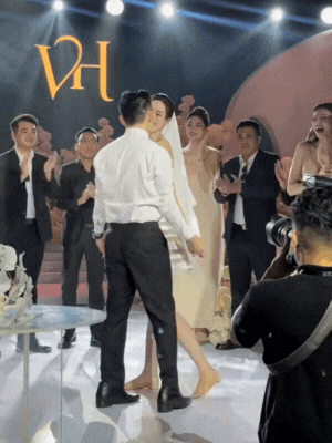 Cuối cùng chồng Hoa hậu Đỗ Hà cũng đạt được mục đích!- Ảnh 1. Cuối cùng chồng Hoa hậu Đỗ Hà cũng đạt được mục đích!- Ảnh 1.