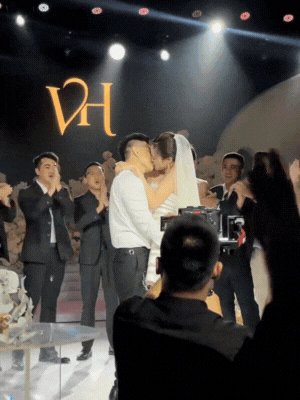 Cuối cùng chồng Hoa hậu Đỗ Hà cũng đạt được mục đích!- Ảnh 3. Cuối cùng chồng Hoa hậu Đỗ Hà cũng đạt được mục đích!- Ảnh 3.