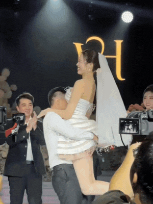 Cuối cùng chồng Hoa hậu Đỗ Hà cũng đạt được mục đích!- Ảnh 4. Cuối cùng chồng Hoa hậu Đỗ Hà cũng đạt được mục đích!- Ảnh 4.