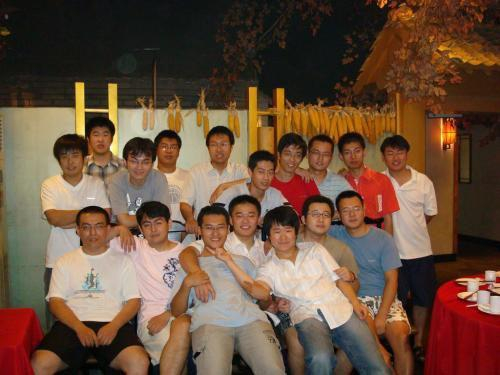 Bỏ về trước để trốn "chia bill" họp lớp, ai ngờ lớp trưởng có hành động khiến tôi cả đời không quên- Ảnh 2.