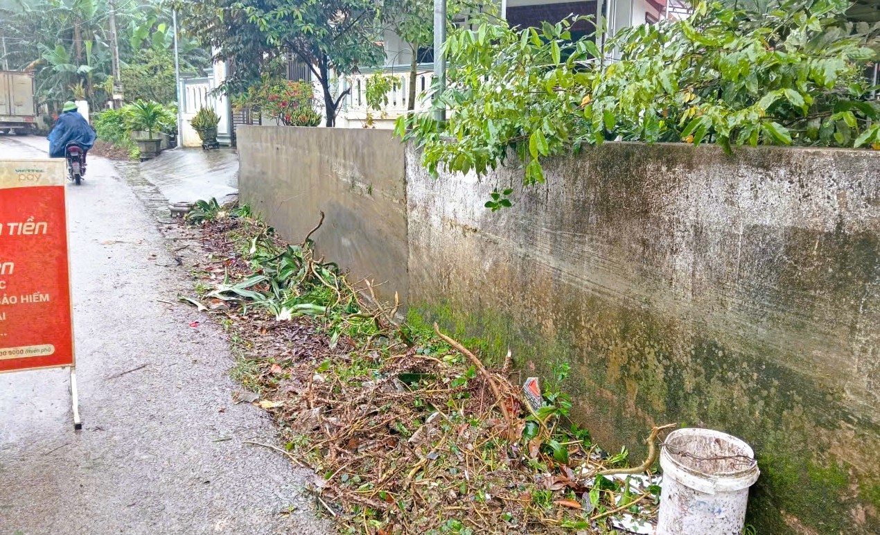 Ô tô tông gãy cột điện, làm thương vong 2 vợ chồng giáo viên- Ảnh 4.