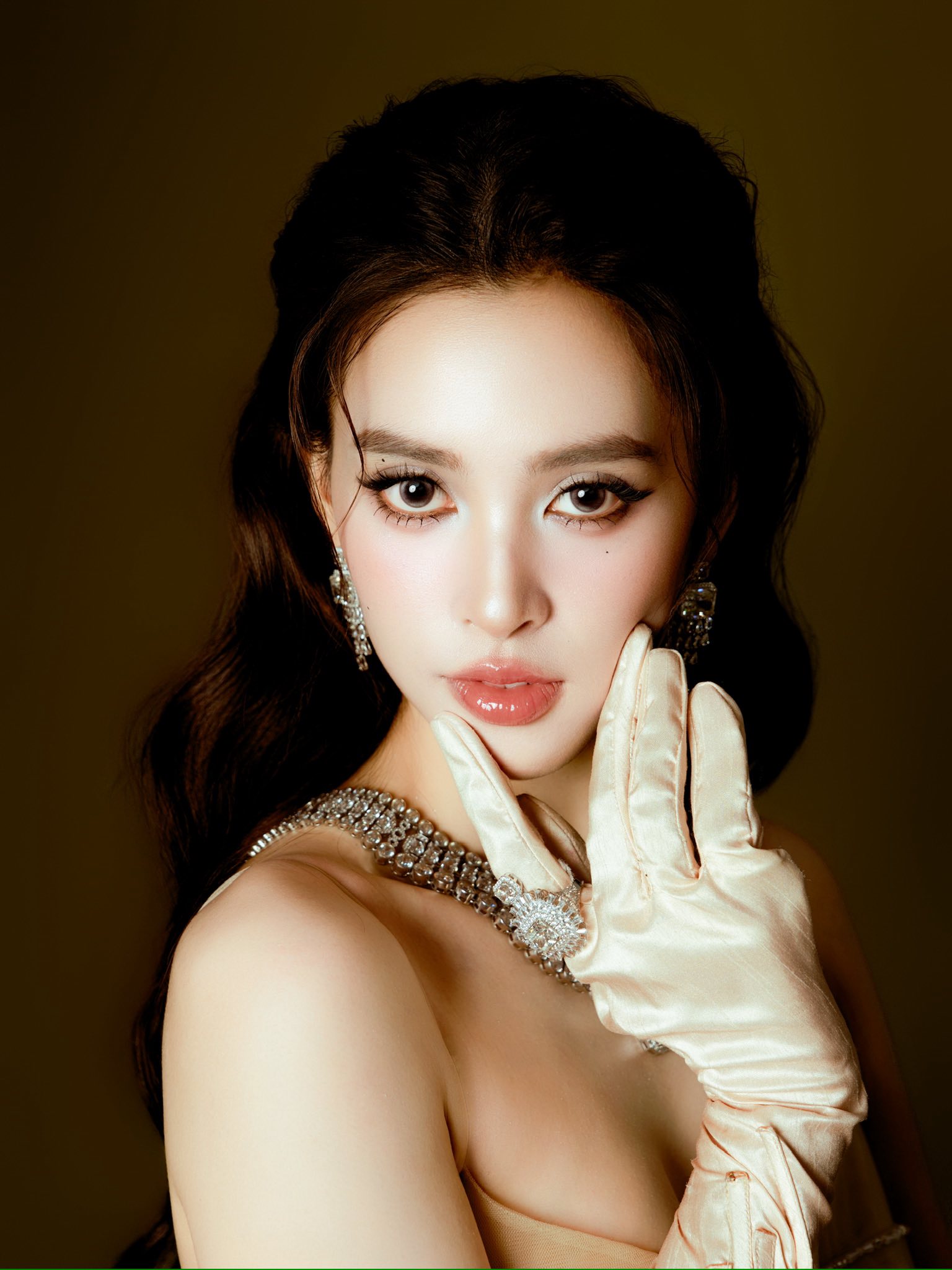 Hoa hậu Tiểu Vy lộ đôi chân bầm tím, dân mạng lo lắng về tình trạng sức khỏe- Ảnh 2.