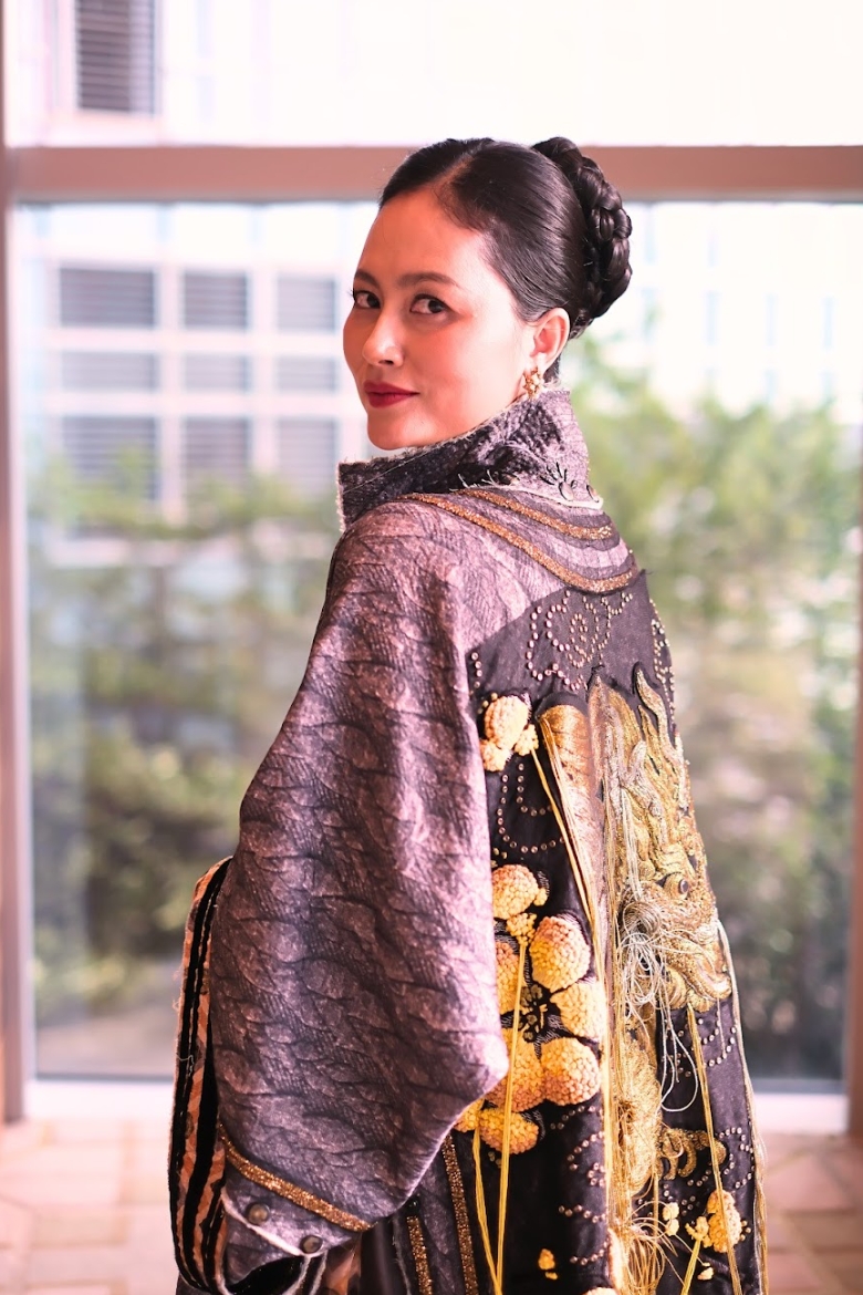 Sốc visual đại mỹ nhân vào vai Hoàng hậu quyền lực nhất Việt Nam, 30 năm nhan sắc không đổi mới đáng nể- Ảnh 4.