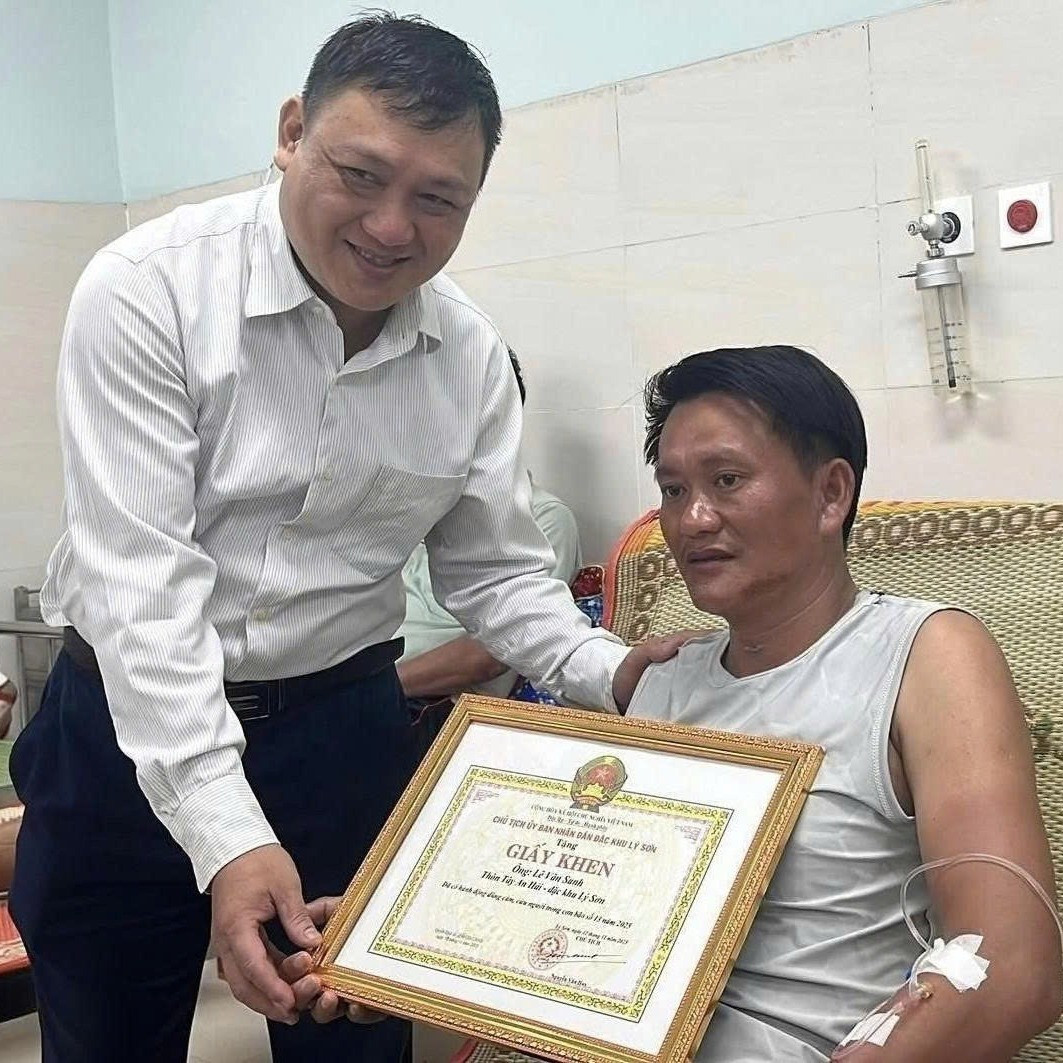 Thuyền phó chỉ huy tàu cứu người giữa bão biển: "Trực giác mách bảo tôi..."- Ảnh 7.