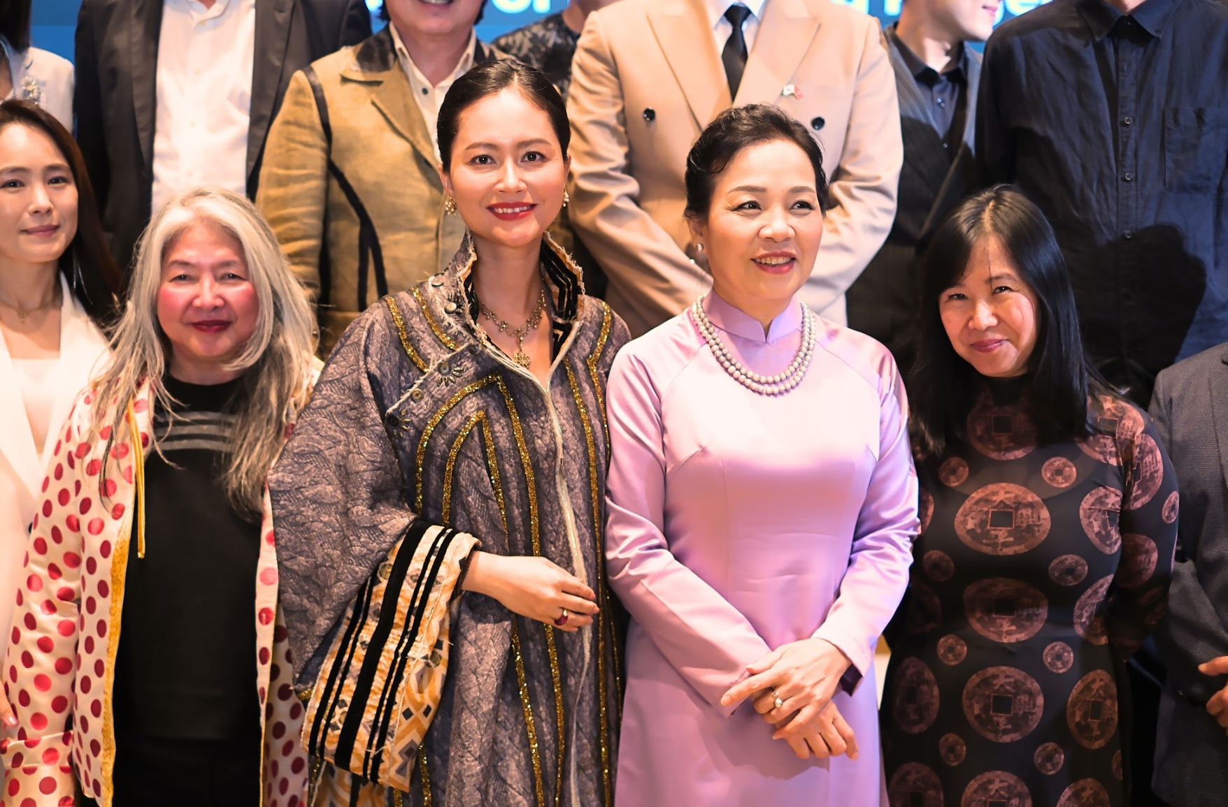 Sốc visual đại mỹ nhân vào vai Hoàng hậu quyền lực nhất Việt Nam, 30 năm nhan sắc không đổi mới đáng nể- Ảnh 3.