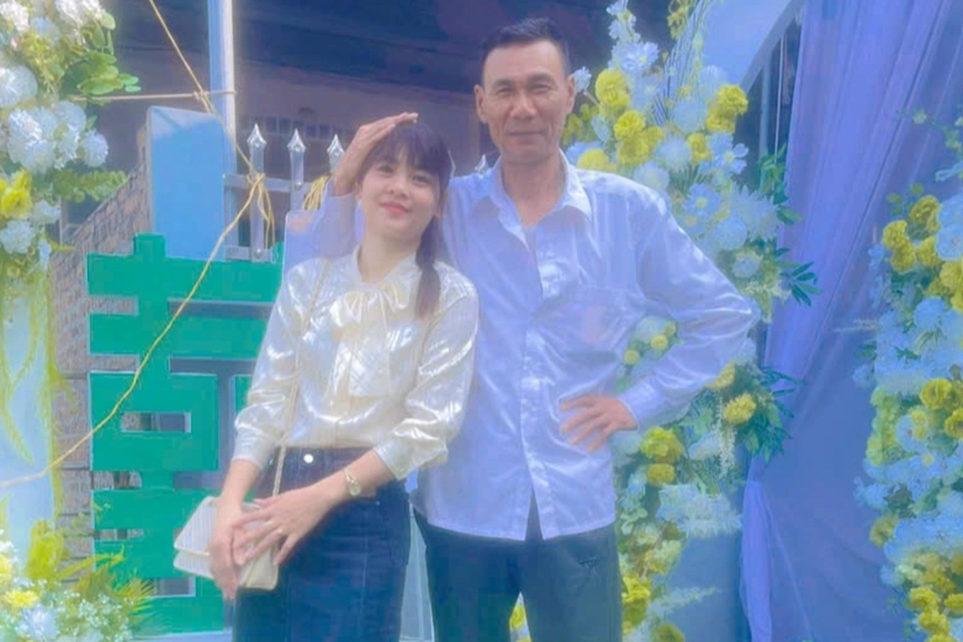 Ông bố vội vàng bật dậy, nhảy cẫng như đứa trẻ khi nghe tiếng con gái gọi qua camera- Ảnh 2.