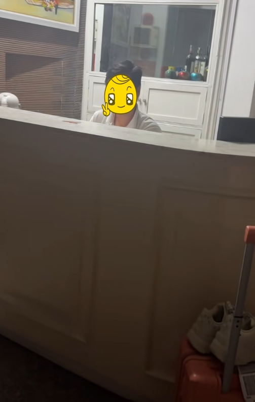 Toàn cảnh vụ nữ du khách đến trễ, bị khách sạn trên phố Hàng Cháo từ chối lúc 2h sáng dù đã trả full tiền- Ảnh 1.