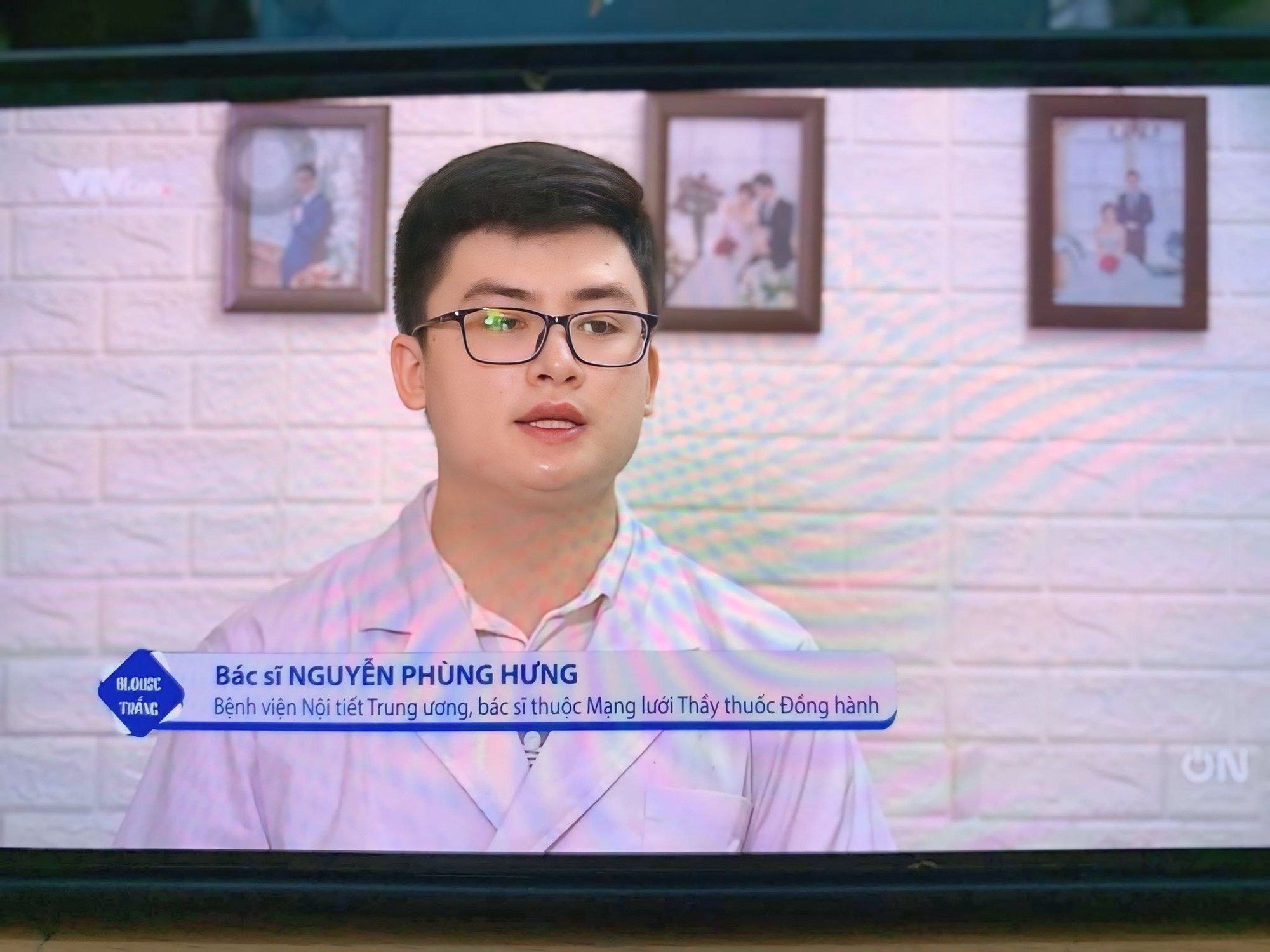 Cựu thí sinh Olympia visual như nam thần, giờ là bác sĩ 4 lần lên truyền hình, vợ đẹp tiết lộ: "Khoe ảnh vui vui, ai dè... HOT"- Ảnh 4. Cựu thí sinh Olympia visual như nam thần, giờ là bác sĩ 4 lần lên truyền hình, vợ đẹp tiết lộ: "Khoe ảnh vui vui, ai dè... HOT"- Ảnh 4.