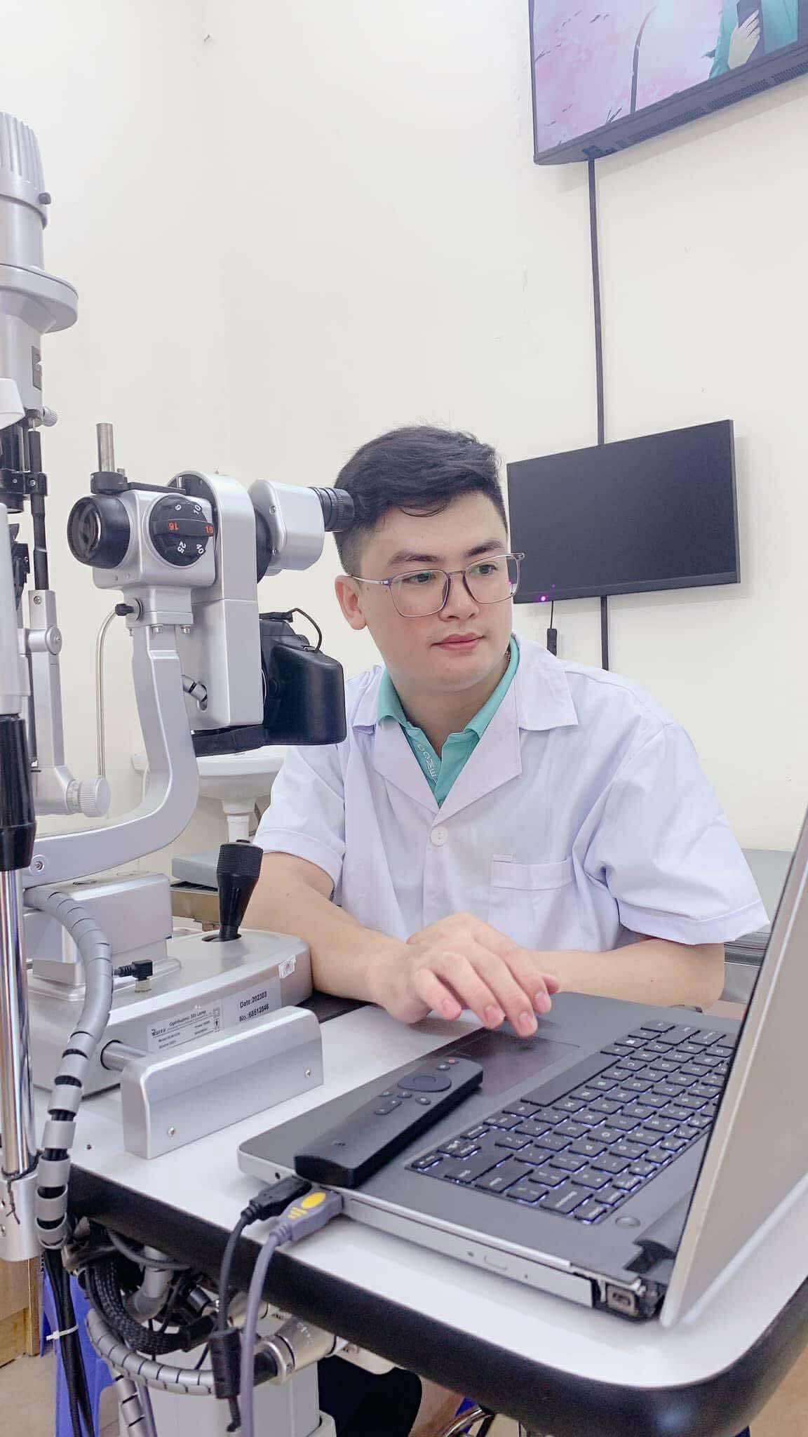 Cựu thí sinh Olympia visual như nam thần, giờ là bác sĩ 4 lần lên truyền hình, vợ đẹp tiết lộ: "Khoe ảnh vui vui, ai dè... HOT"- Ảnh 7. Cựu thí sinh Olympia visual như nam thần, giờ là bác sĩ 4 lần lên truyền hình, vợ đẹp tiết lộ: "Khoe ảnh vui vui, ai dè... HOT"- Ảnh 7.