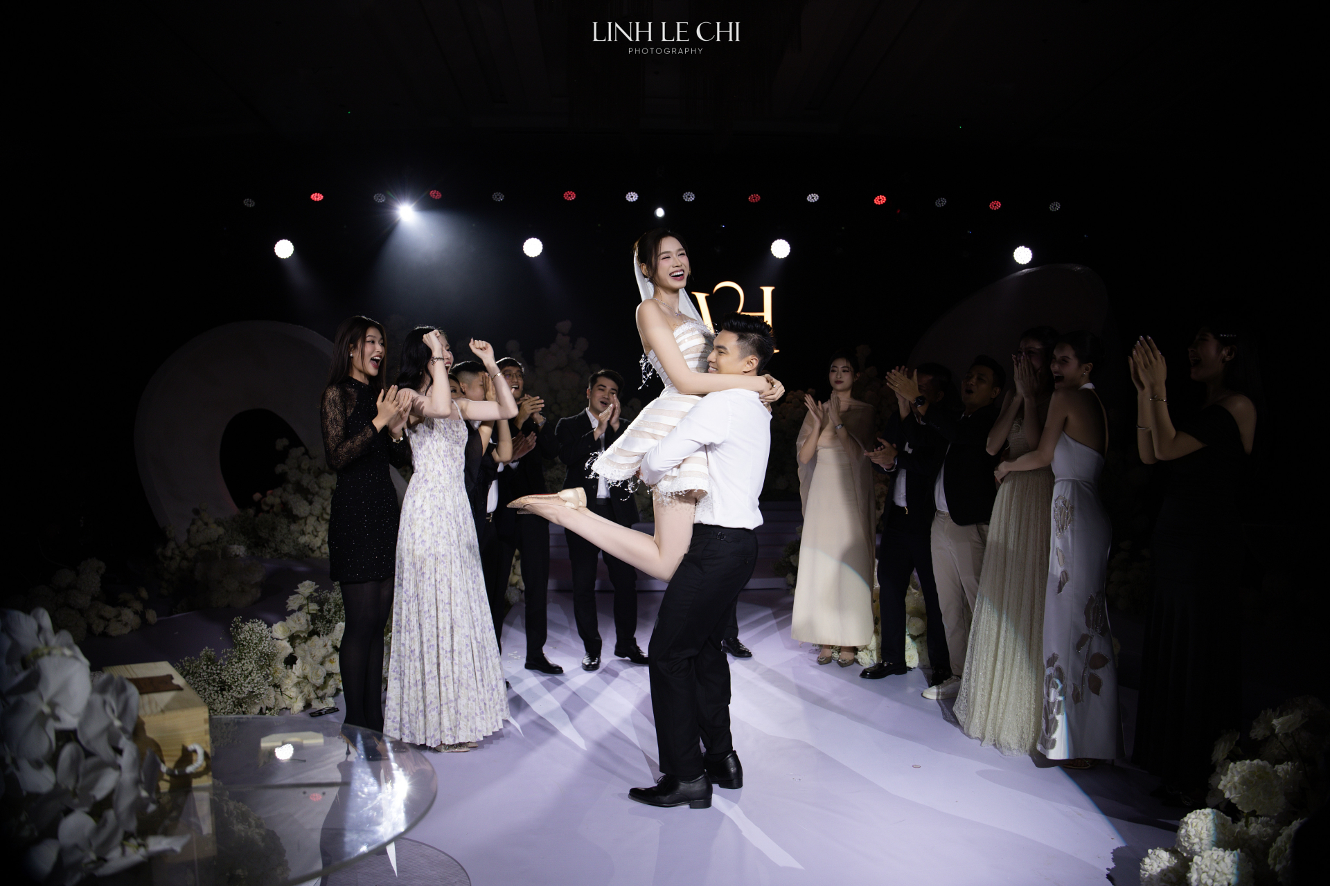 Bức ảnh out nét của vợ chồng TGĐ Tập đoàn Sơn Hải được bàn tán không ngớt- Ảnh 5.