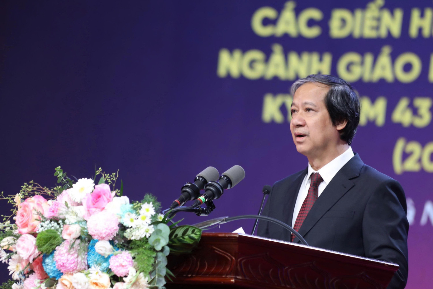 Bộ trưởng Bộ GD&ĐT Nguyễn Kim Sơn: Hà Nội cấp bách tăng số lượng trường phổ thông, kiểm soát chặt dạy thêm học thêm- Ảnh 1.