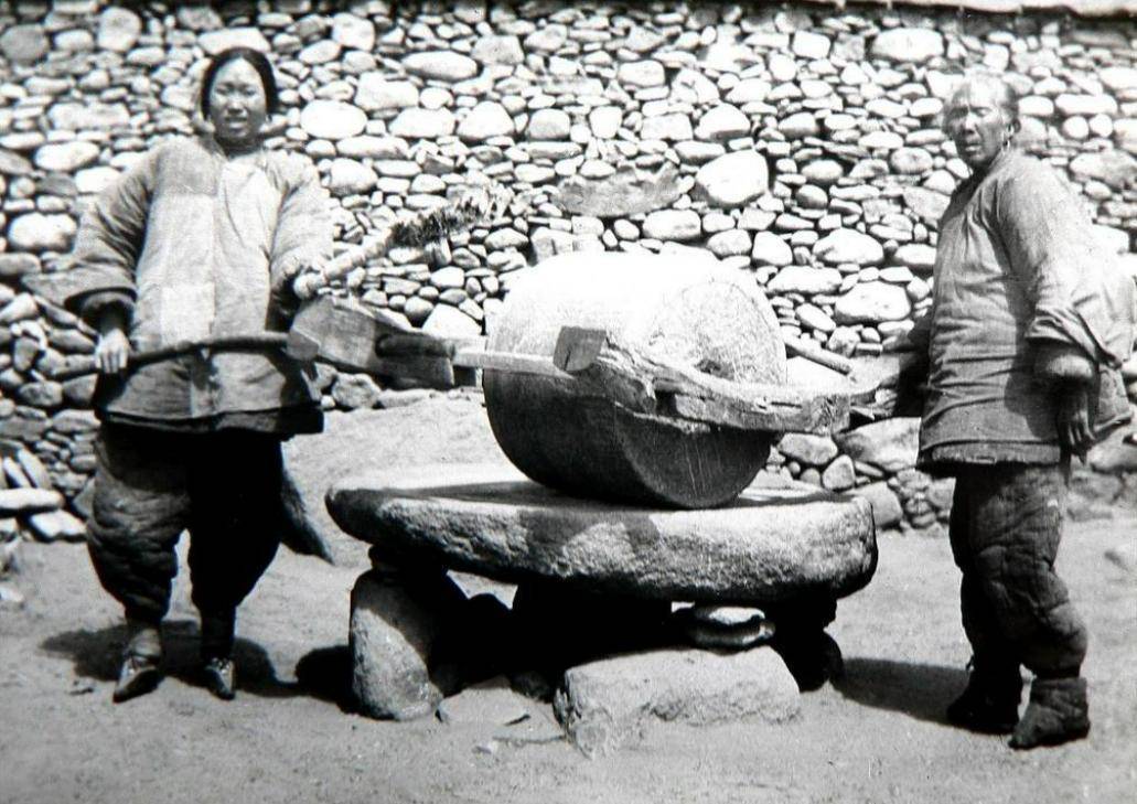 Bộ ảnh hiếm chụp thời nhà Thanh hơn 100 năm trước: Ngỡ ngàng trước nhan sắc giai nhân đứng cạnh Từ Hi Thái hậu- Ảnh 1.