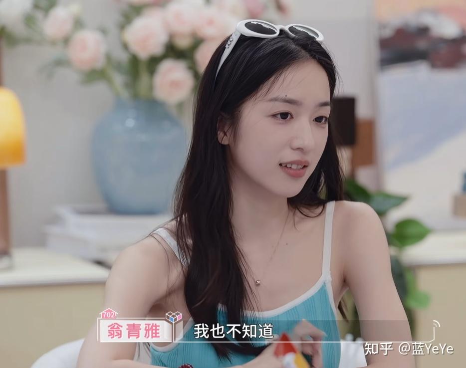 Bóc profile cô gái biến mỹ nhân đẹp nhất thế giới thành nha hoàn trong phút mốt- Ảnh 4.