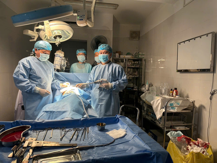 Ca mổ mở ngực cấp cứu đầu tiên ở Trường Sa thành công ngoạn mục- Ảnh 1.