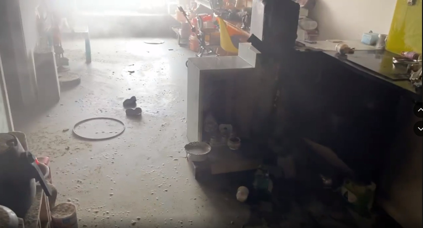 Cháy căn hộ chung cư ở TPHCM, người dân hốt hoảng tháo chạy- Ảnh 2.