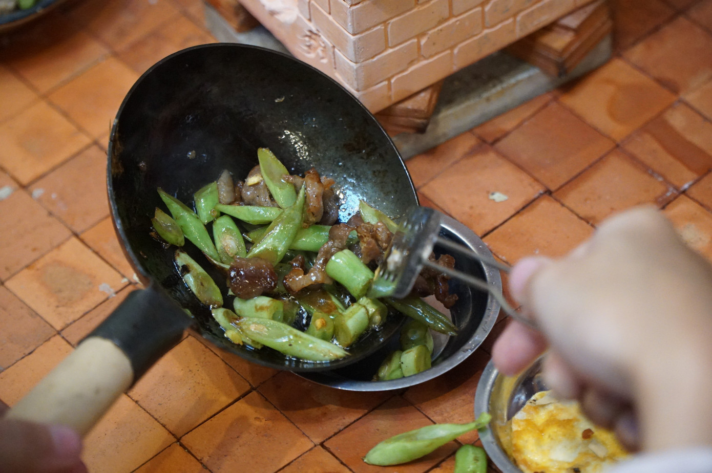 Nơi vừa uống cà phê, vừa tự nấu ăn tại chỗ thu hút các gia đình ở TPHCM- Ảnh 5.