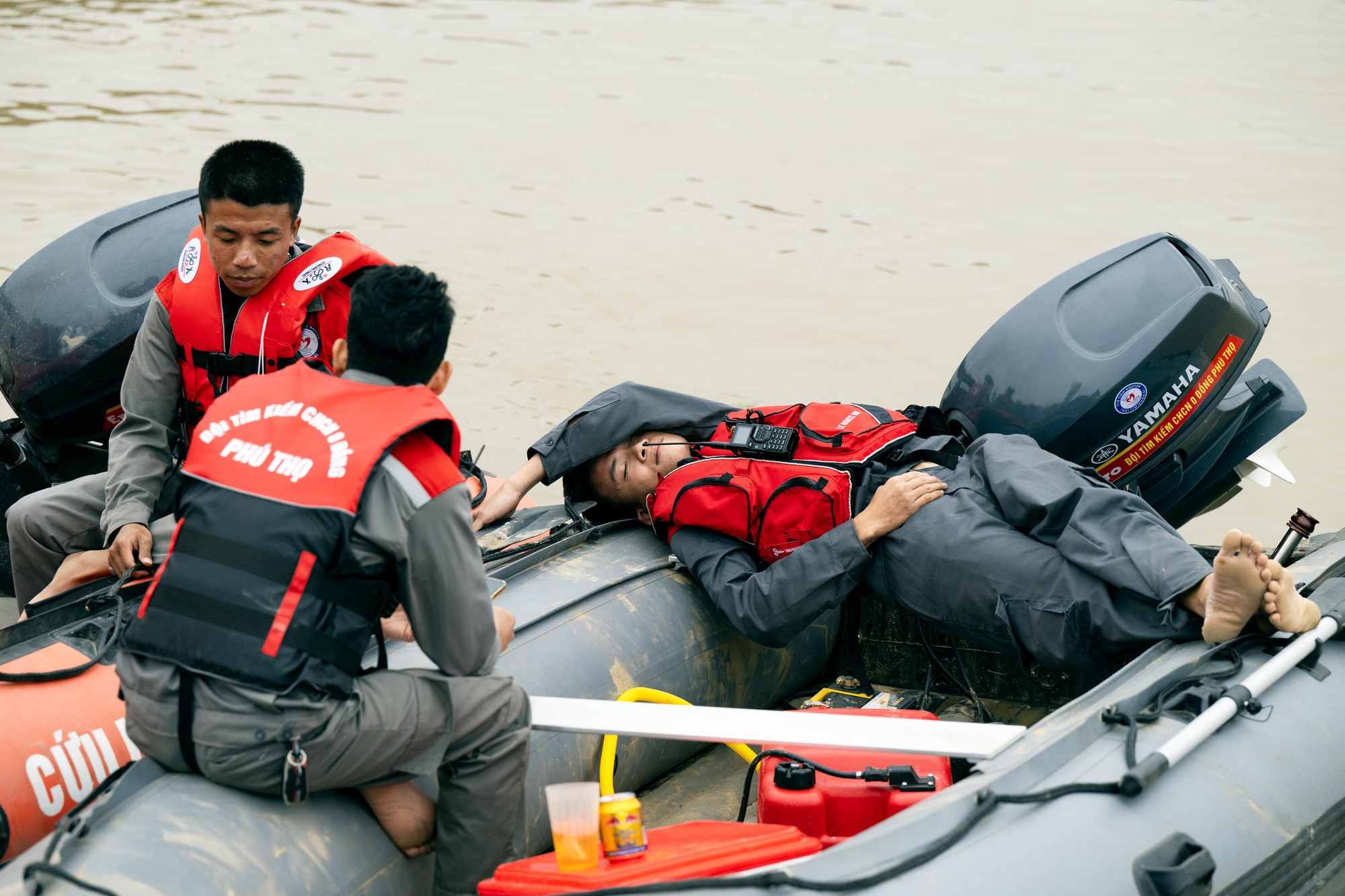 Vụ chú rể sinh năm 2002 nghi nhảy cầu trong ngày đón dâu ở Ninh Bình: Cảnh tượng tại hiện trường khiến nhiều người xót xa- Ảnh 2.