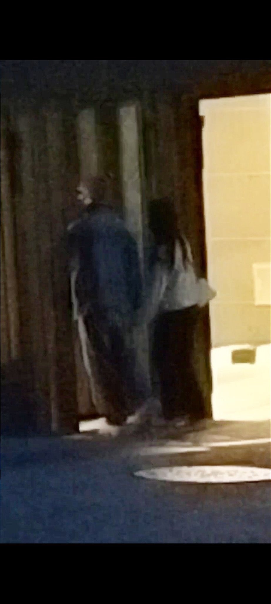 HOT: Lộ clip Jungkook (BTS) dẫn gái lạ về nhà lúc nửa đêm?- Ảnh 3.