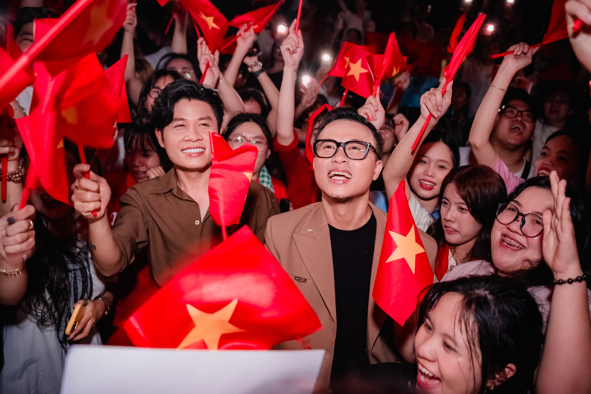 Tổ Quốc Trong Tim: Zone rạp chiếu của lòng yêu nước - hiện tượng xã hội chưa từng có tại Việt Nam- Ảnh 2.