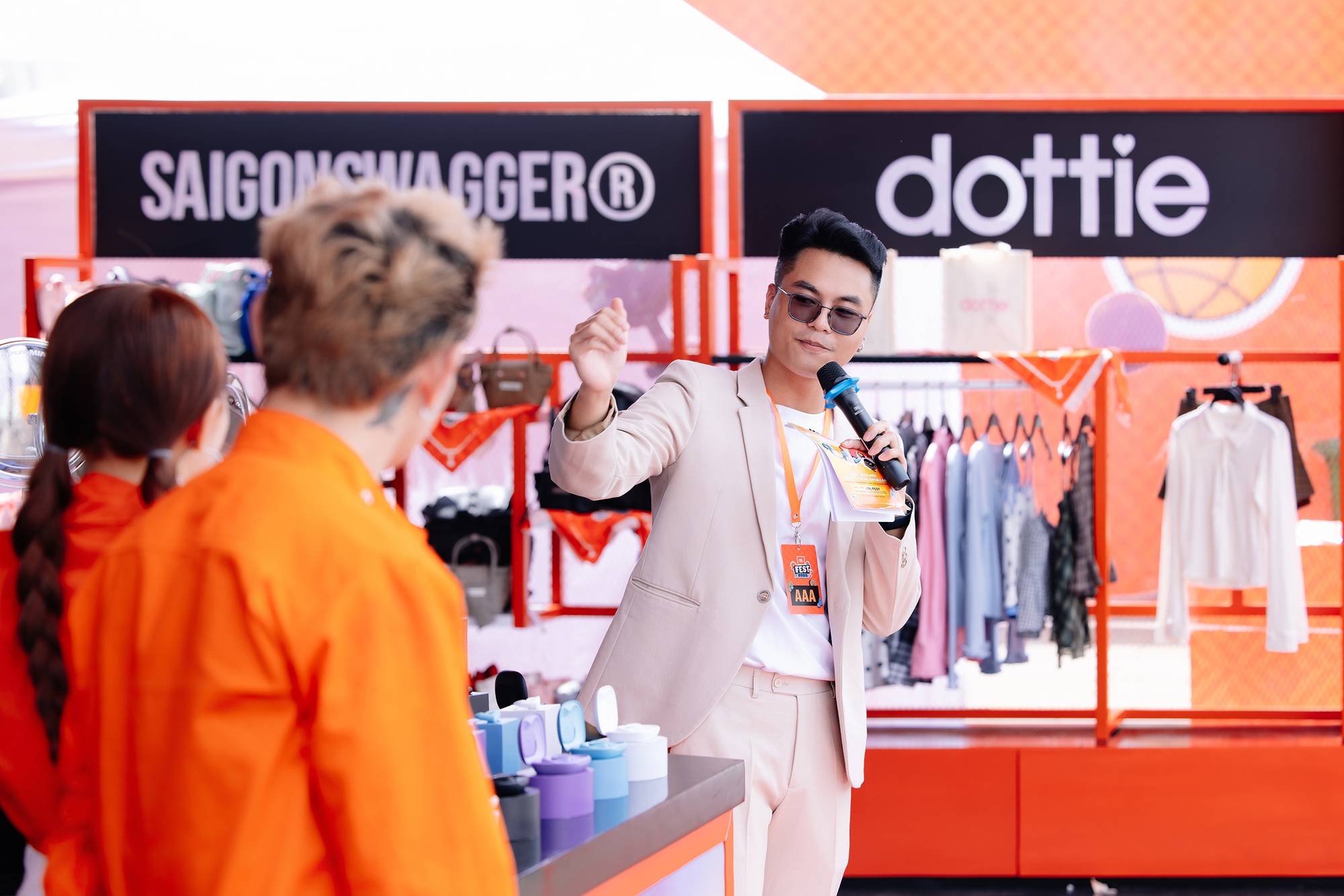 JBL ra mắt ba mẫu tai nghe mới, thiết kế lạ- Ảnh 1.