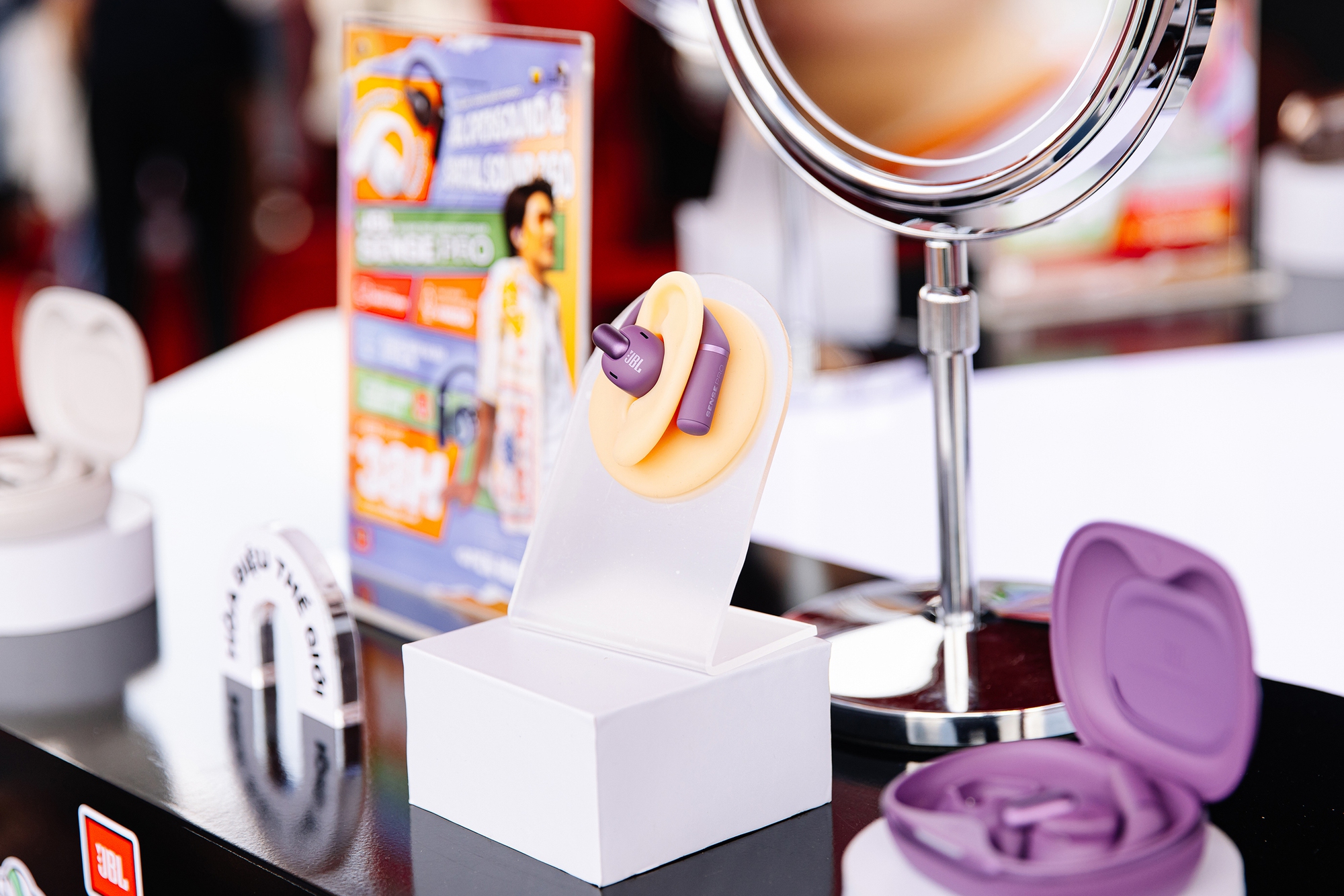 JBL ra mắt ba mẫu tai nghe mới, thiết kế lạ- Ảnh 2.