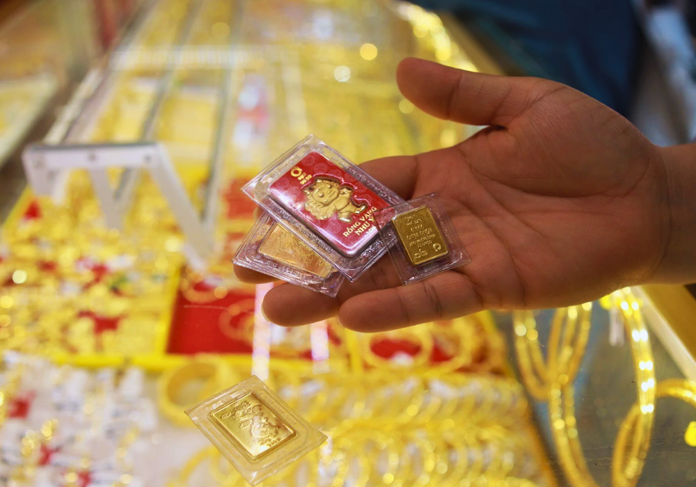 Người phụ nữ ra tiệm mua hơn 3 cây vàng, chủ cửa hàng từ chối bán rồi lập tức báo công an- Ảnh 2.