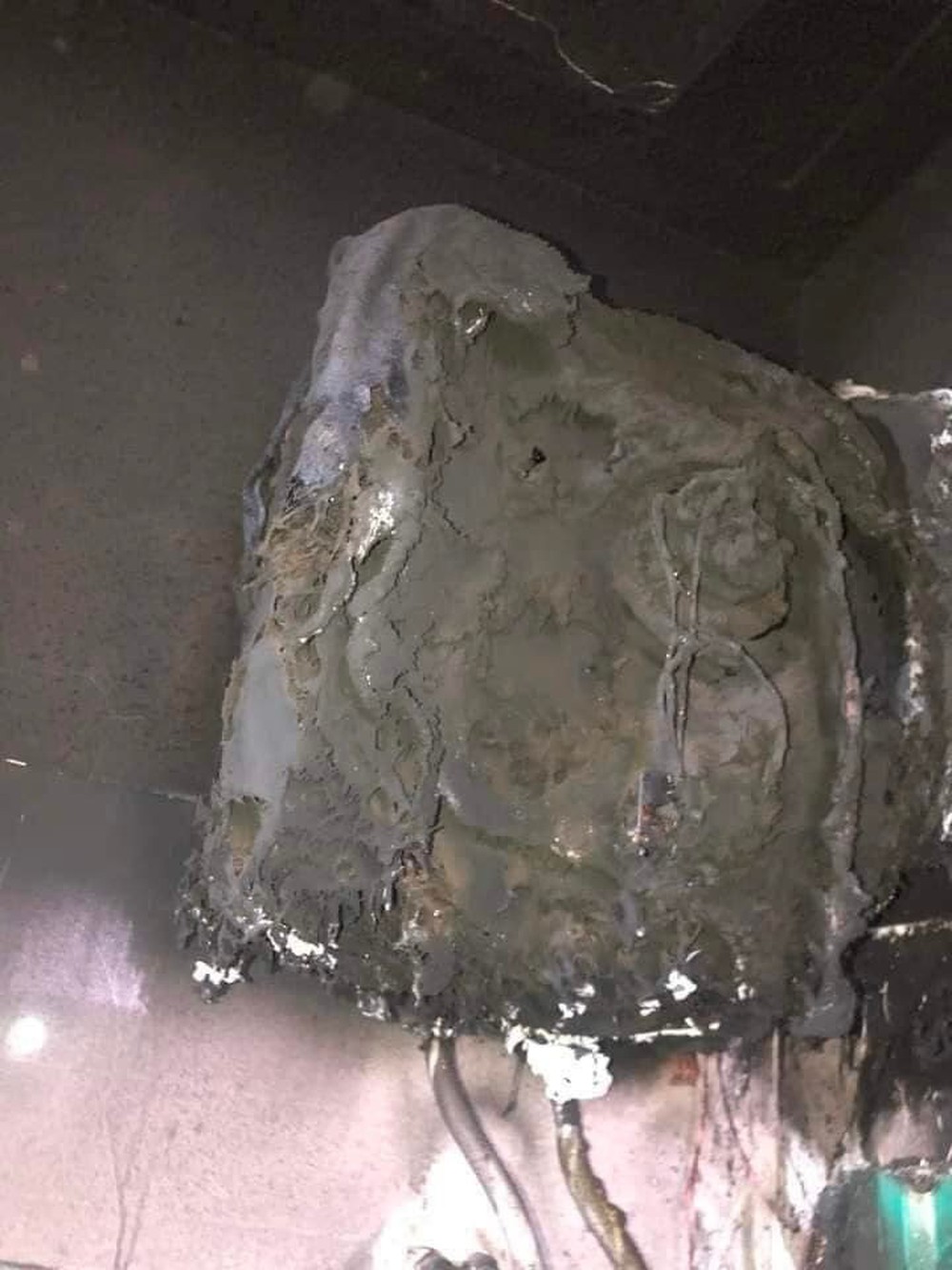 Bình nóng lạnh phát nổ dù không có người dùng: Nguyên nhân từ việc nhiều nhà đang làm hàng ngày- Ảnh 2. Bình nóng lạnh phát nổ dù không có người dùng: Nguyên nhân từ việc nhiều nhà đang làm hàng ngày- Ảnh 2.