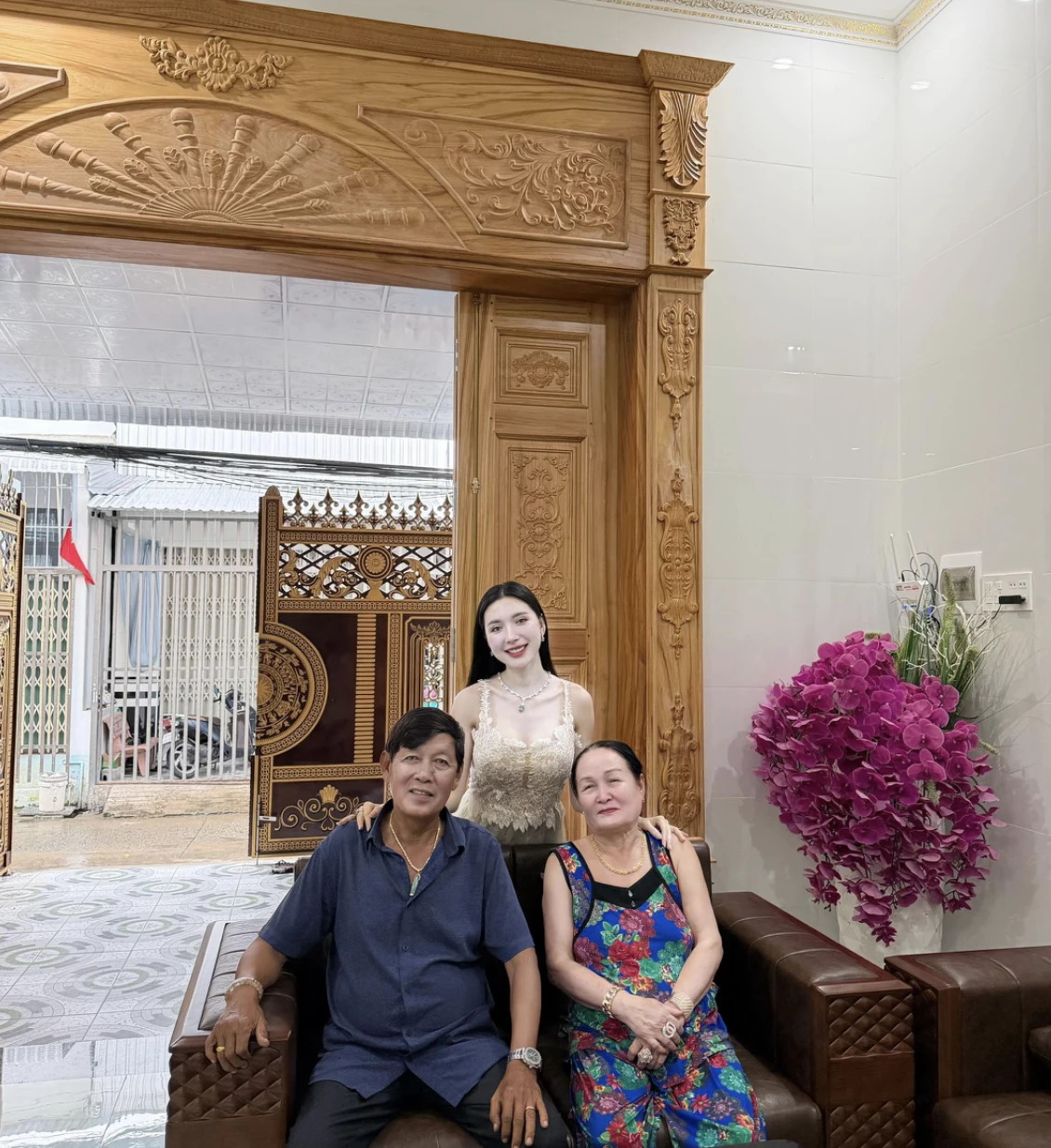 Thực hư "phú bà Cần Thơ" Ngân Collagen vẫn khoe nhà mới, công ty hoành tráng giữa ồn ào?- Ảnh 3.