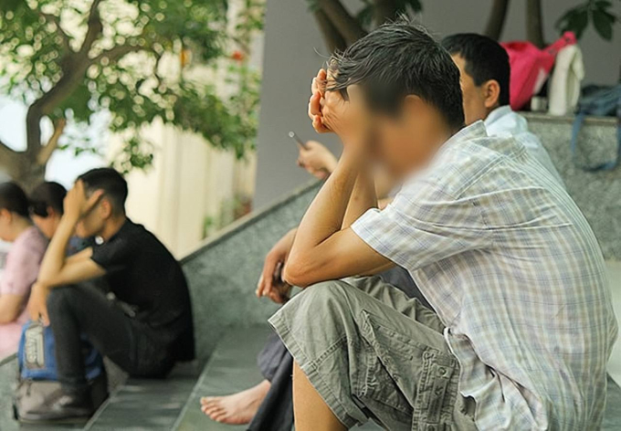 Con trai lớp 10 đêm nào cũng lén làm một việc, sáng ra mệt mỏi, phải nghỉ học, mẹ Hà Nội bất lực lên MXH xin lời khuyên- Ảnh 2.