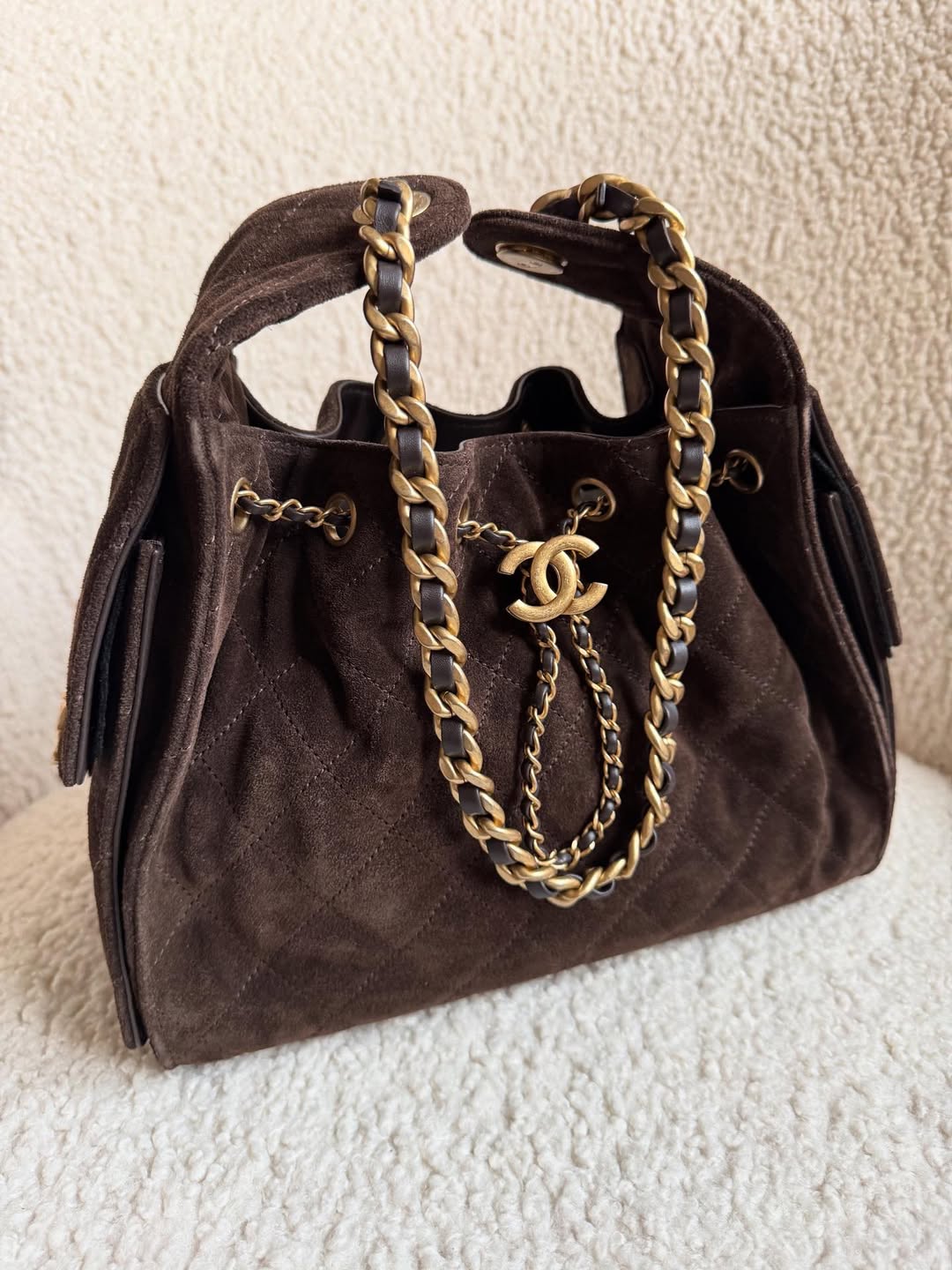 Túi mới nhất của Chanel khiến MXH bùng nổ, dân tình khẩn thiết đòi 