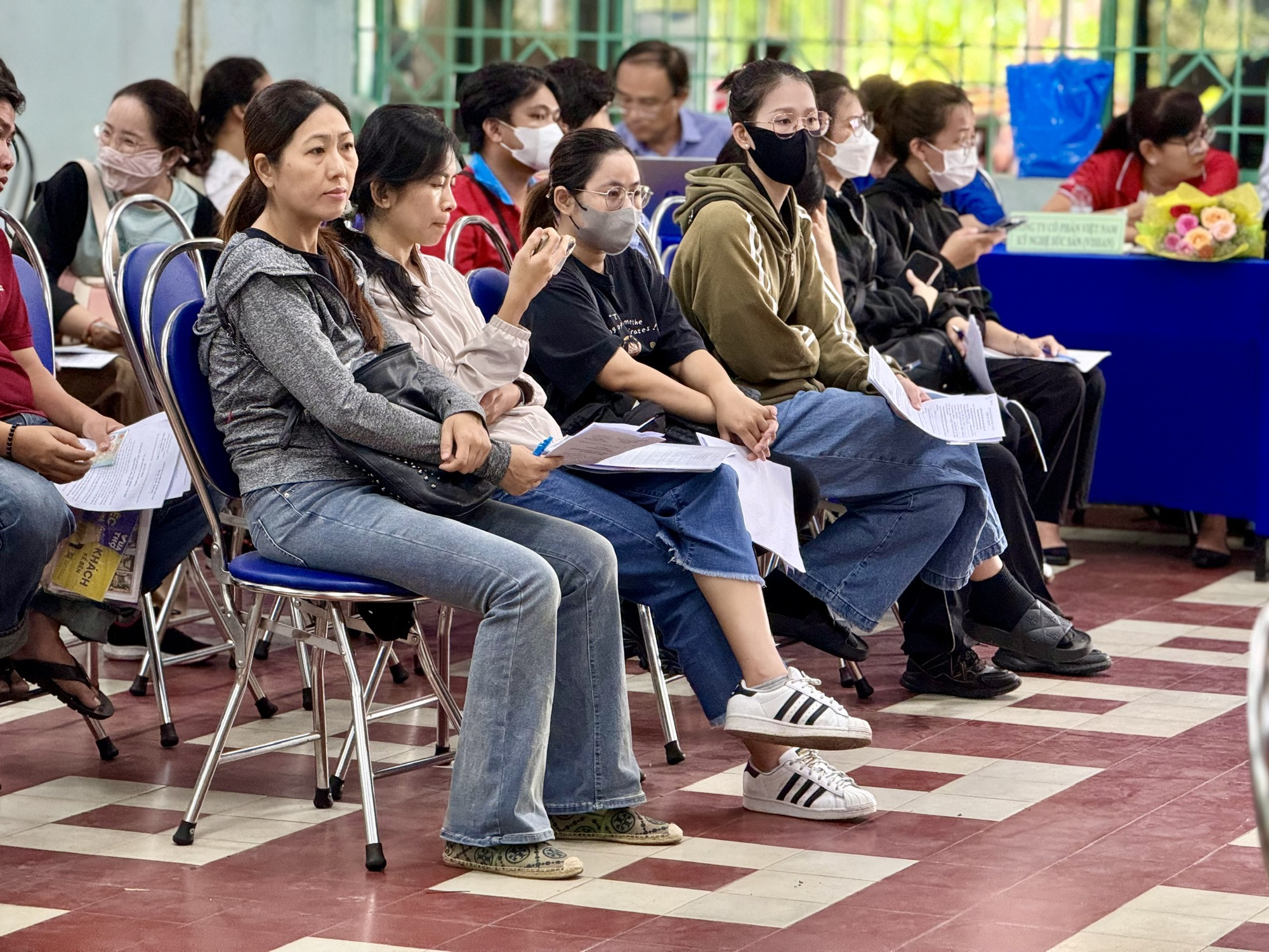 Từ 1-1-2026, người lao động có thể được hưởng trợ cấp thất nghiệp gần 320 triệu đồng- Ảnh 1.