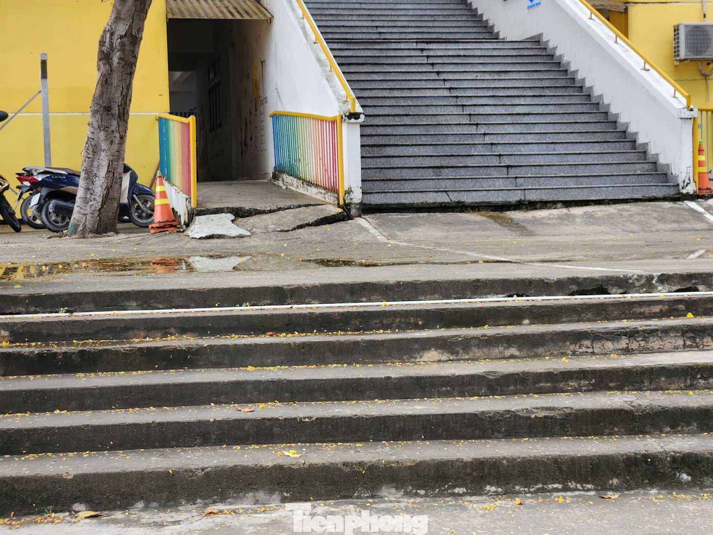 Cảnh nứt vỡ nhà cửa, hư hỏng hạ tầng ở nơi sụt lún nhất TPHCM- Ảnh 12.