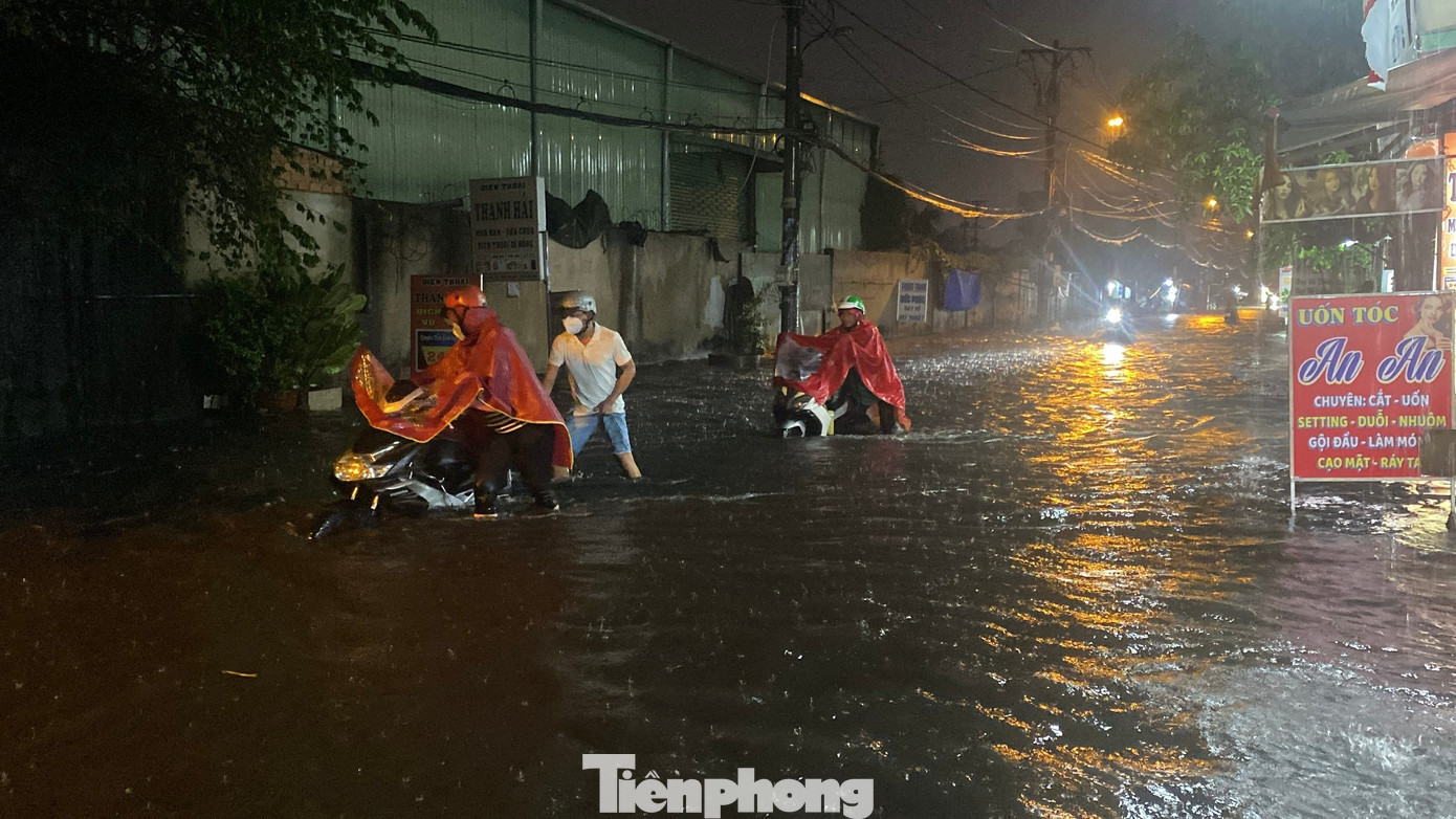 TPHCM chuyển lạnh, sắp đón đợt mưa lớn diện rộng- Ảnh 1.